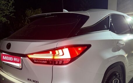 Lexus RX IV рестайлинг, 2021 год, 5 600 000 рублей, 6 фотография