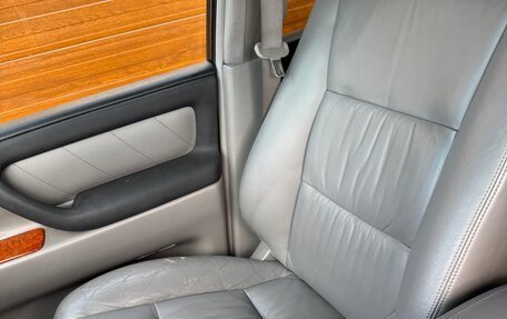 Toyota Land Cruiser 100 рестайлинг 2, 2006 год, 2 600 000 рублей, 11 фотография