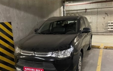 Mitsubishi Outlander III рестайлинг 3, 2014 год, 1 650 000 рублей, 1 фотография
