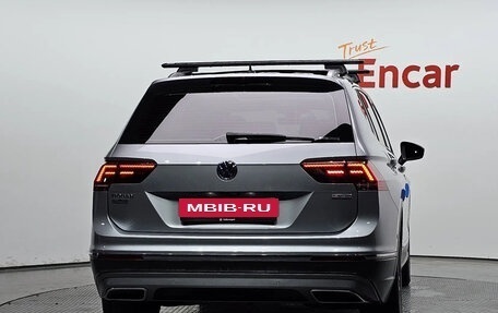 Volkswagen Tiguan II, 2020 год, 2 175 000 рублей, 3 фотография