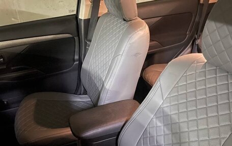Mitsubishi Outlander III рестайлинг 3, 2014 год, 1 650 000 рублей, 7 фотография
