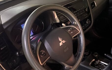 Mitsubishi Outlander III рестайлинг 3, 2014 год, 1 650 000 рублей, 8 фотография