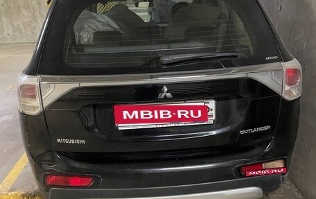 Mitsubishi Outlander III рестайлинг 3, 2014 год, 1 650 000 рублей, 2 фотография