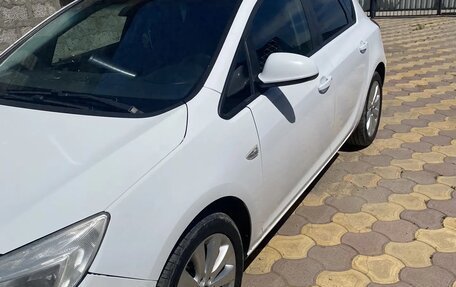 Opel Astra J, 2011 год, 600 000 рублей, 2 фотография