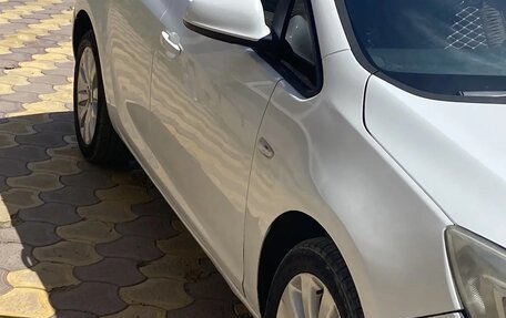 Opel Astra J, 2011 год, 600 000 рублей, 3 фотография