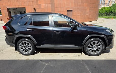 Toyota RAV4, 2019 год, 3 300 000 рублей, 4 фотография