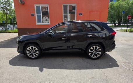 Toyota RAV4, 2019 год, 3 300 000 рублей, 2 фотография