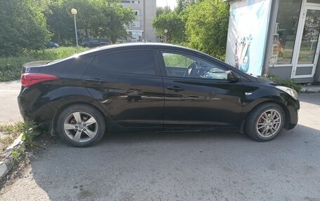 Hyundai Elantra V, 2012 год, 1 050 000 рублей, 2 фотография