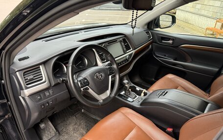 Toyota Highlander III, 2017 год, 3 090 000 рублей, 7 фотография