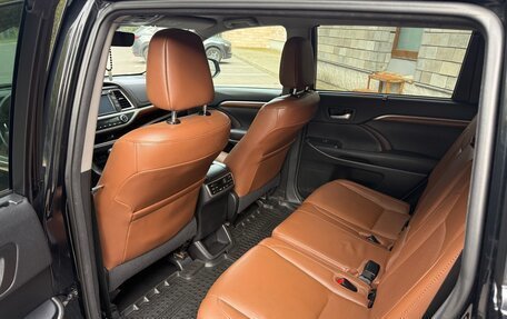 Toyota Highlander III, 2017 год, 3 090 000 рублей, 10 фотография