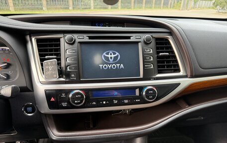 Toyota Highlander III, 2017 год, 3 090 000 рублей, 14 фотография