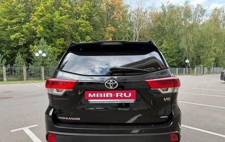 Toyota Highlander III, 2017 год, 3 090 000 рублей, 6 фотография