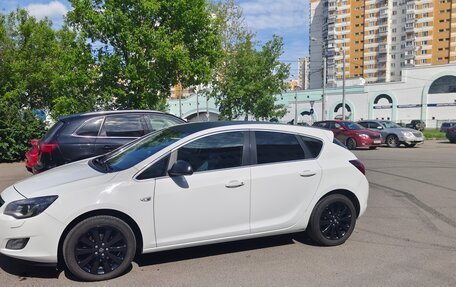 Opel Astra J, 2011 год, 950 000 рублей, 3 фотография