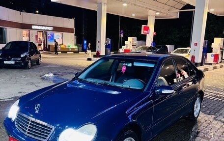 Mercedes-Benz C-Класс, 2004 год, 500 000 рублей, 1 фотография