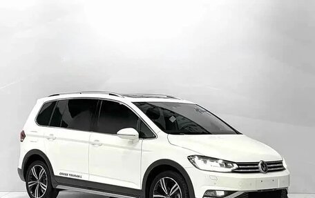 Volkswagen Touran III, 2023 год, 2 065 000 рублей, 3 фотография