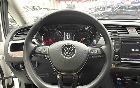 Volkswagen Touran III, 2023 год, 2 065 000 рублей, 11 фотография