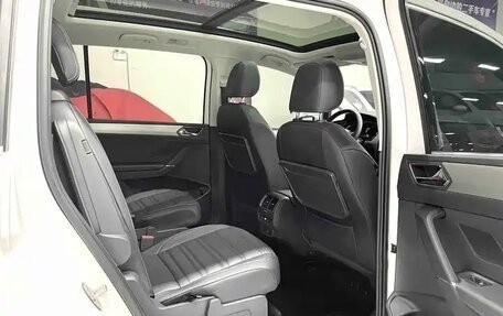 Volkswagen Touran III, 2023 год, 2 065 000 рублей, 16 фотография
