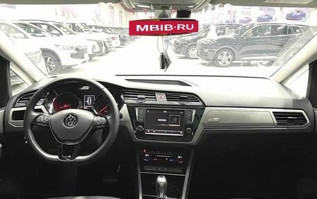 Volkswagen Touran III, 2023 год, 2 065 000 рублей, 10 фотография