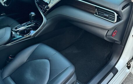 Toyota Camry, 2019 год, 2 850 000 рублей, 10 фотография