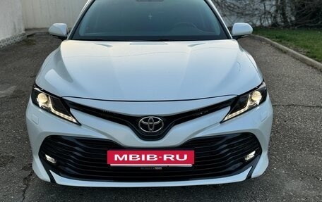 Toyota Camry, 2019 год, 2 850 000 рублей, 2 фотография
