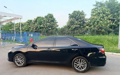 Toyota Camry, 2017 год, 1 900 000 рублей, 4 фотография