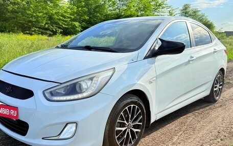 Hyundai Solaris II рестайлинг, 2013 год, 666 666 рублей, 2 фотография