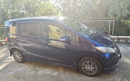 Honda Freed I, 2010 год, 1 050 000 рублей, 2 фотография