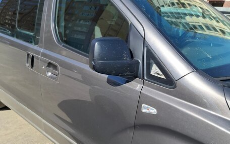 Hyundai H-1 II рестайлинг, 2012 год, 1 700 000 рублей, 3 фотография