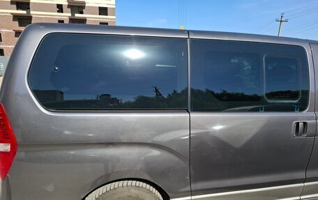 Hyundai H-1 II рестайлинг, 2012 год, 1 700 000 рублей, 2 фотография