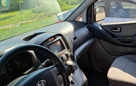 Hyundai H-1 II рестайлинг, 2012 год, 1 700 000 рублей, 13 фотография