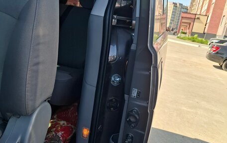 Hyundai H-1 II рестайлинг, 2012 год, 1 700 000 рублей, 18 фотография