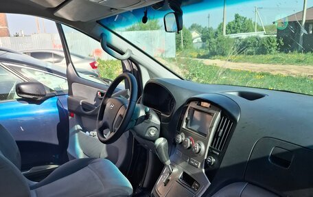 Hyundai H-1 II рестайлинг, 2012 год, 1 700 000 рублей, 24 фотография