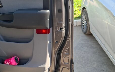 Hyundai H-1 II рестайлинг, 2012 год, 1 700 000 рублей, 21 фотография