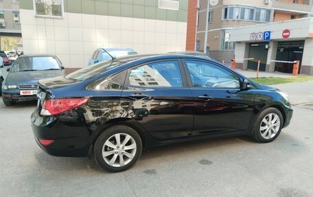 Hyundai Solaris II рестайлинг, 2013 год, 900 000 рублей, 3 фотография