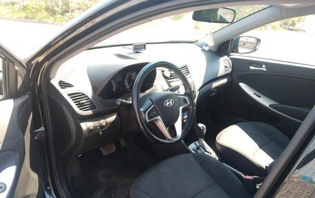 Hyundai Solaris II рестайлинг, 2013 год, 900 000 рублей, 4 фотография
