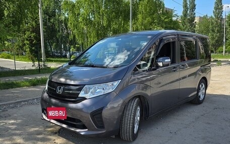 Honda Stepwgn IV, 2017 год, 1 850 000 рублей, 2 фотография