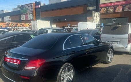Mercedes-Benz E-Класс, 2019 год, 3 290 000 рублей, 4 фотография