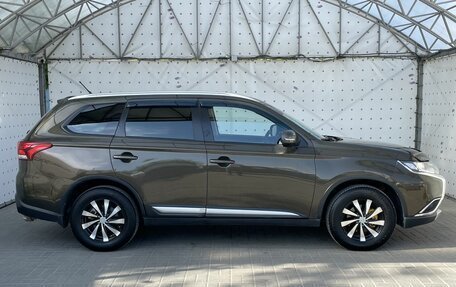 Mitsubishi Outlander III рестайлинг 3, 2015 год, 1 730 000 рублей, 9 фотография