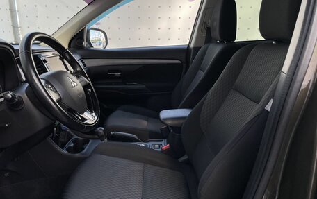 Mitsubishi Outlander III рестайлинг 3, 2015 год, 1 730 000 рублей, 11 фотография