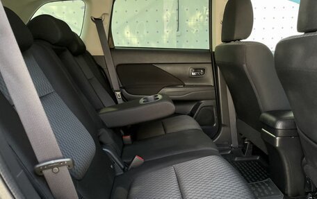 Mitsubishi Outlander III рестайлинг 3, 2015 год, 1 730 000 рублей, 13 фотография