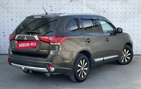 Mitsubishi Outlander III рестайлинг 3, 2015 год, 1 730 000 рублей, 4 фотография