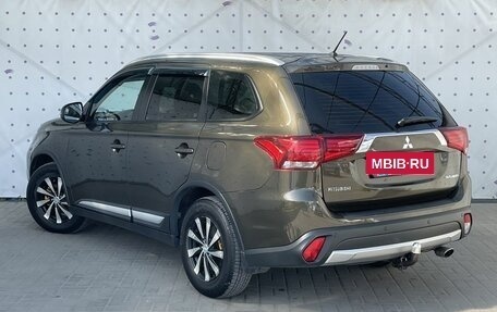 Mitsubishi Outlander III рестайлинг 3, 2015 год, 1 730 000 рублей, 5 фотография