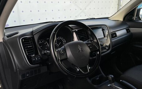 Mitsubishi Outlander III рестайлинг 3, 2015 год, 1 730 000 рублей, 15 фотография