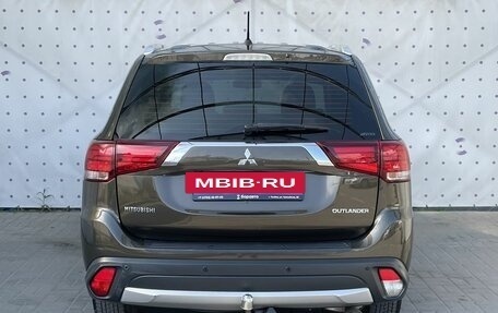 Mitsubishi Outlander III рестайлинг 3, 2015 год, 1 730 000 рублей, 6 фотография
