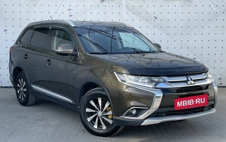 Mitsubishi Outlander III рестайлинг 3, 2015 год, 1 730 000 рублей, 2 фотография
