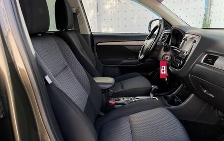Mitsubishi Outlander III рестайлинг 3, 2015 год, 1 730 000 рублей, 12 фотография