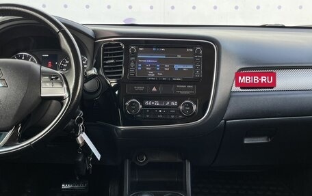 Mitsubishi Outlander III рестайлинг 3, 2015 год, 1 730 000 рублей, 16 фотография