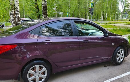 Hyundai Solaris II рестайлинг, 2011 год, 700 000 рублей, 4 фотография