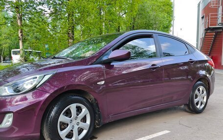 Hyundai Solaris II рестайлинг, 2011 год, 700 000 рублей, 2 фотография