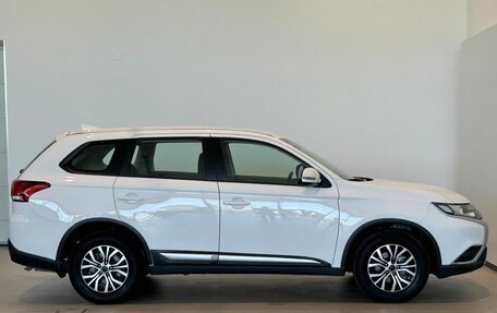 Mitsubishi Outlander III рестайлинг 3, 2019 год, 2 400 000 рублей, 5 фотография